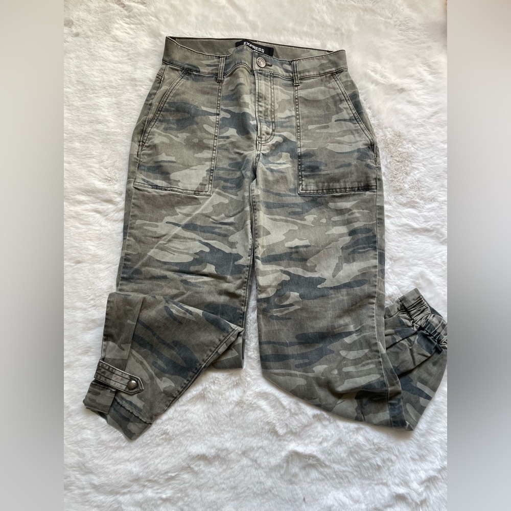 Express Camouflage Cropped Straight  Pants